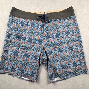 Patagonia Geometric Board shorts 9” Size 36 Beach Swim Outdoor Hiking